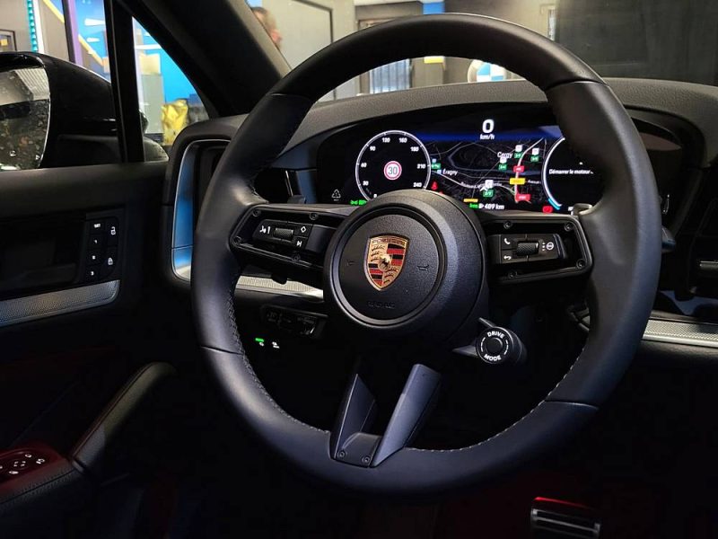 PORSCHE CAYENNE 3.0 V6 E-HYBRID COUPE PH2 / BOSE / TV ARRIERES / ROUE AR DIRECTRICE / ECRAN PASSAGER