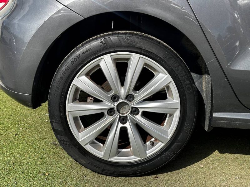 VOLKSWAGEN POLO 2011