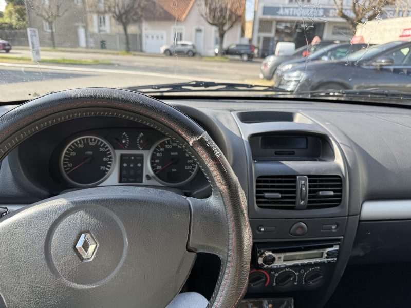 RENAULT CLIO 2003