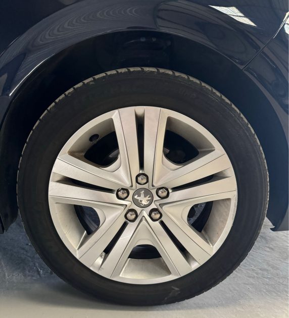 PEUGEOT 208 1.2 PURETECH 82CH STYLE  CARPLAY