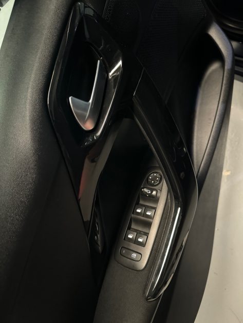 PEUGEOT 208 1.2 PURETECH 82CH STYLE  CARPLAY