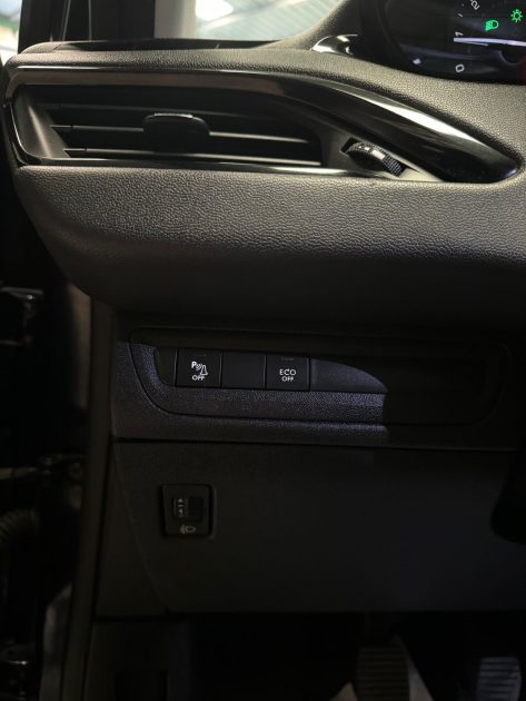 PEUGEOT 208 1.2 PURETECH 82CH STYLE  CARPLAY