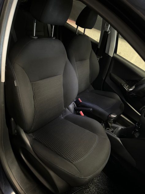 PEUGEOT 208 1.2 PURETECH 82CH STYLE  CARPLAY