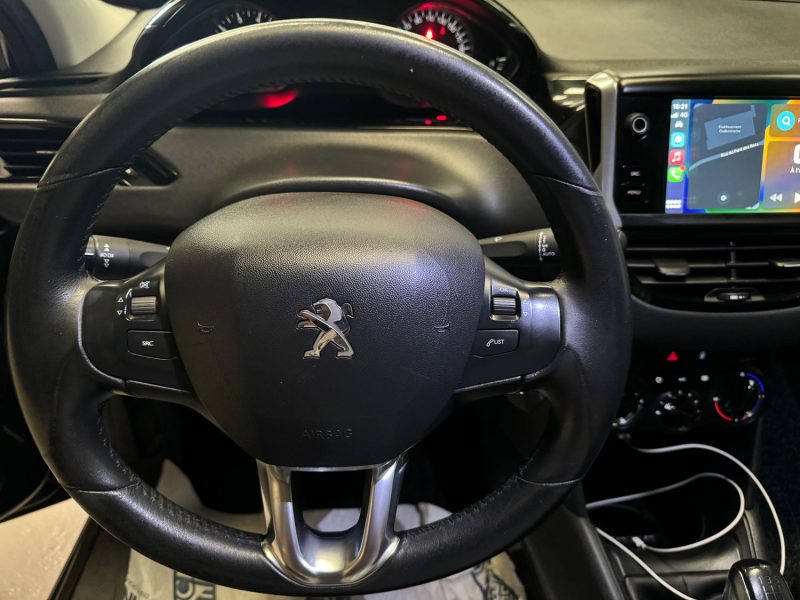 PEUGEOT 208 1.2 PURETECH 82CH STYLE  CARPLAY