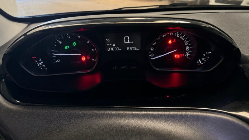 PEUGEOT 208 1.2 PURETECH 82CH STYLE  CARPLAY