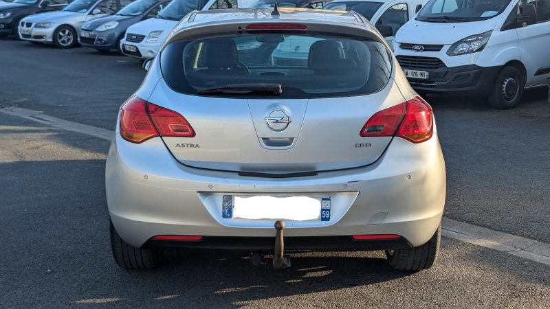 OPEL  ASTRA  2010