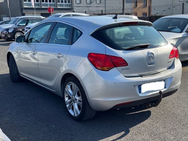 OPEL  ASTRA  2010