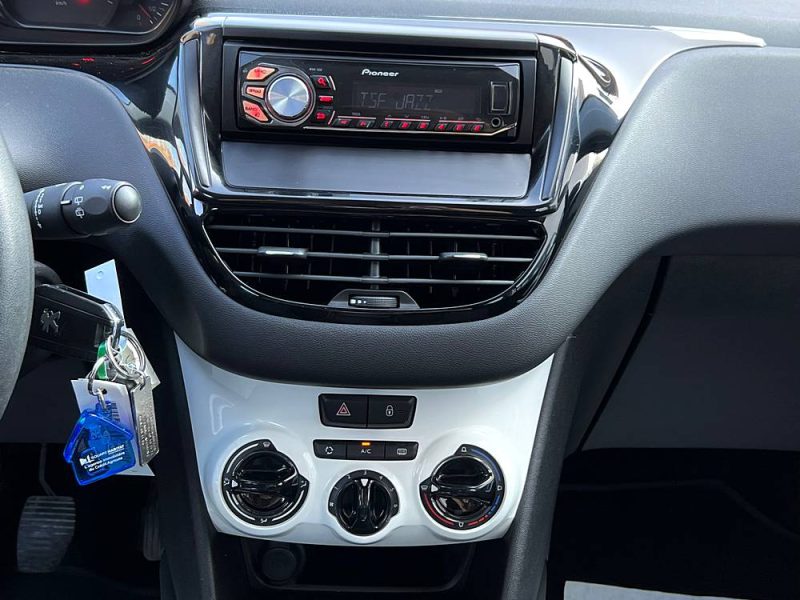 PEUGEOT 208 LIKE 1.0 VTI 68 Cv 1ERE MAIN CLIMATISATION REGULATEUR LIMITEUR BLUETOOTH - GARANTIE 1 AN