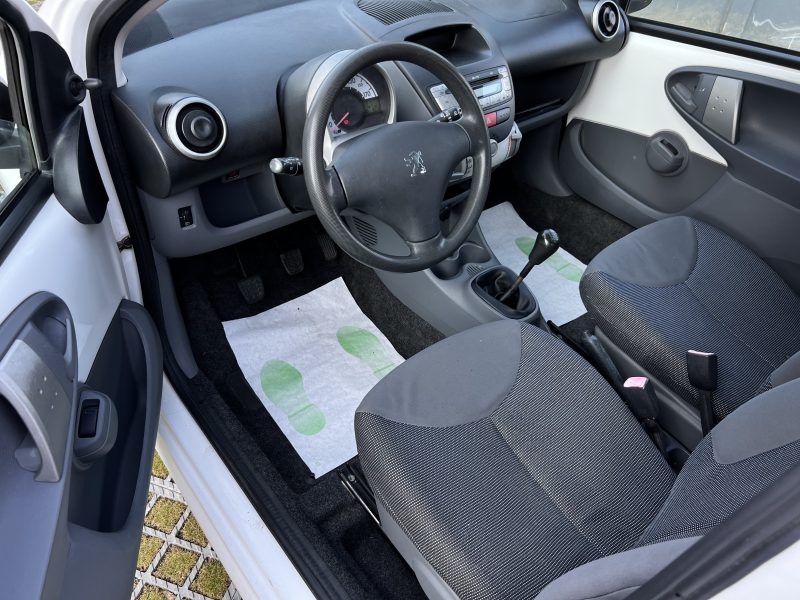 PEUGEOT 107 1.0 68 Cv PREMIERE MAIN ESSENCE BLUETOOTH CRIT AIR 2 - GARANTIE 1 AN