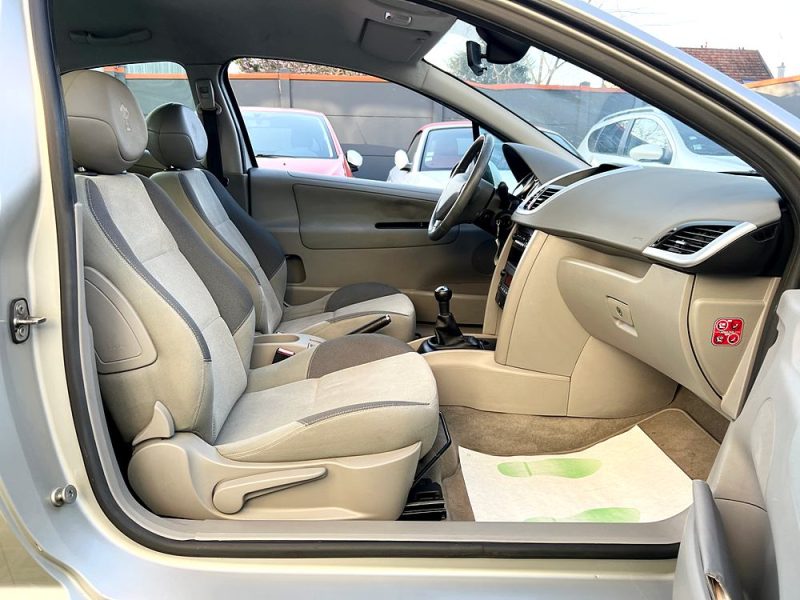 PEUGEOT 207 RWC 1.4 VTI 95 Cv PREMIERE MAIN / 66 600 Kms ORIGINE FRANCE - GARANTIE 1 AN