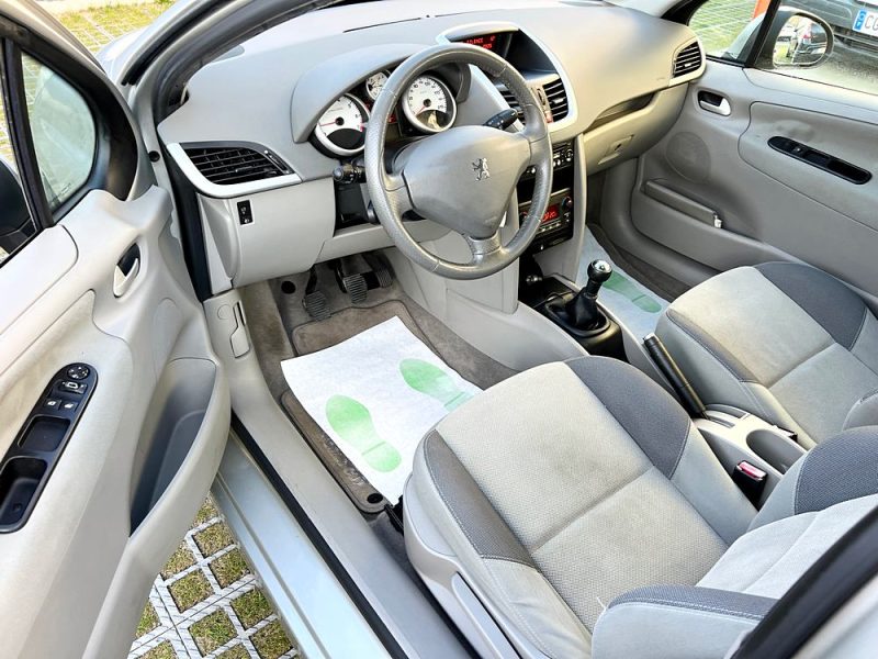 PEUGEOT 207 RWC 1.4 VTI 95 Cv PREMIERE MAIN / 66 600 Kms ORIGINE FRANCE - GARANTIE 1 AN