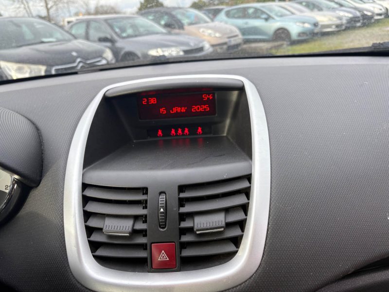 PEUGEOT 207 2010