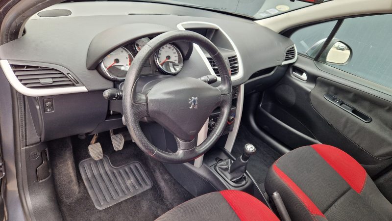 PEUGEOT 207 2011
