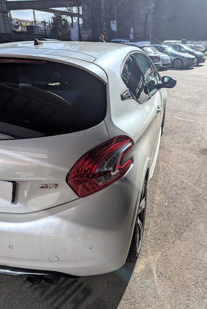 PEUGEOT 208 2014