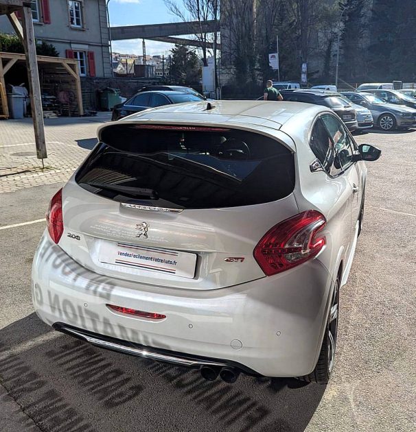 PEUGEOT 208 2014