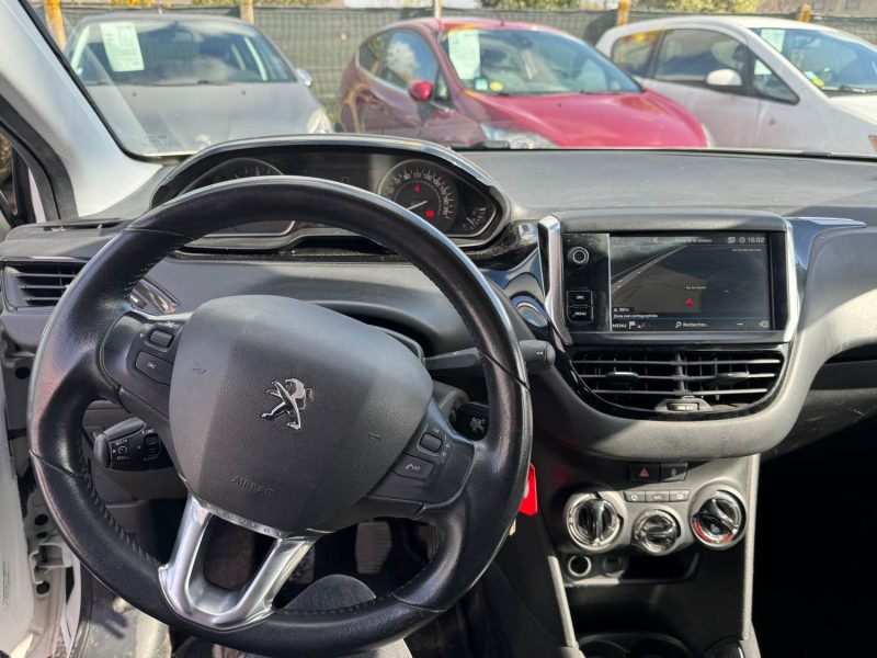 PEUGEOT 208 1.5 HDI 100