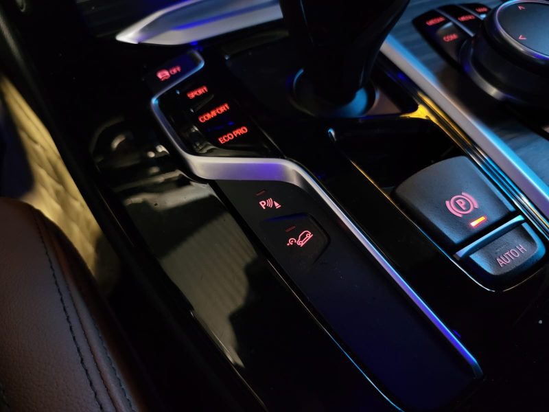 BMW X3 20d 2.0 XDRIVE X LINE 190 cv / TETE HAUTE + H&K + SIEGES CUIR + CARPLAY /