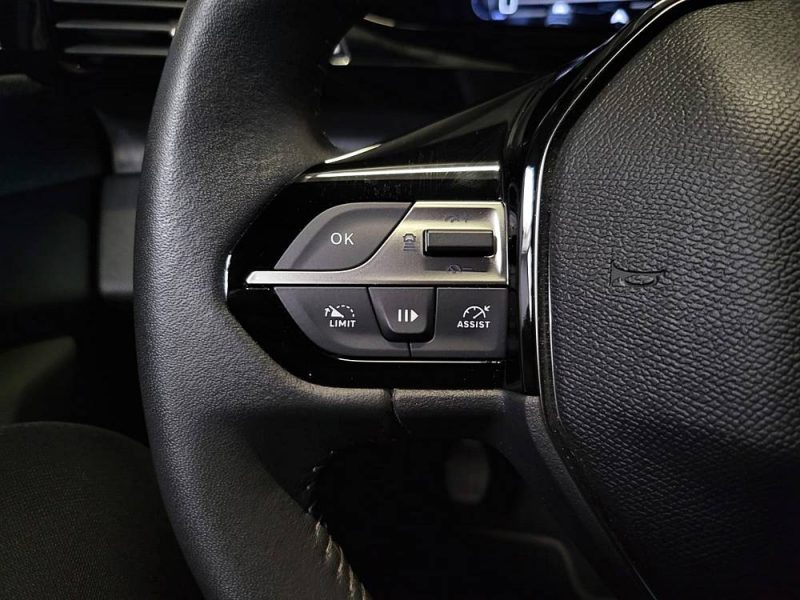 PEUGEOT 308 1.2 PURETECH ALLURE PACK / MIRROR SCREEN + CAMERA + ENTRETIEN PEUGEOT /