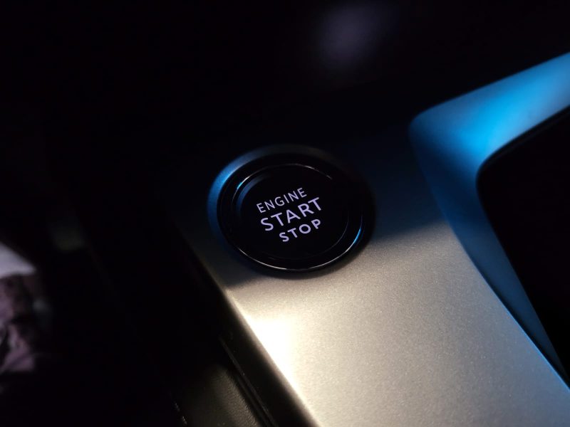 PEUGEOT 308 1.2 PURETECH ALLURE PACK / MIRROR SCREEN + CAMERA + ENTRETIEN PEUGEOT /