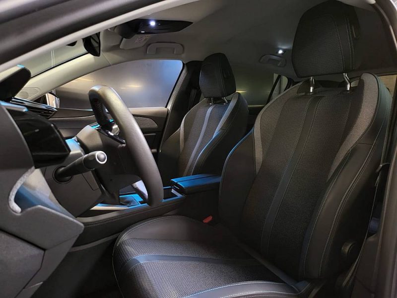 PEUGEOT 308 1.2 PURETECH ALLURE PACK / MIRROR SCREEN + CAMERA + ENTRETIEN PEUGEOT /