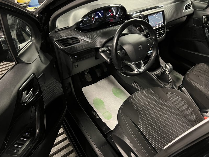 PEUGEOT 208 PHASE 2 ALLURE 1.2 82 Cv ECRAN GPS APPLE CARPLAY & ANDROID CRIT AIR 1 - GARANTIE 1 AN