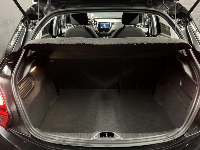 PEUGEOT 208 PHASE 2 ALLURE 1.2 82 Cv ECRAN GPS APPLE CARPLAY & ANDROID CRIT AIR 1 - GARANTIE 1 AN