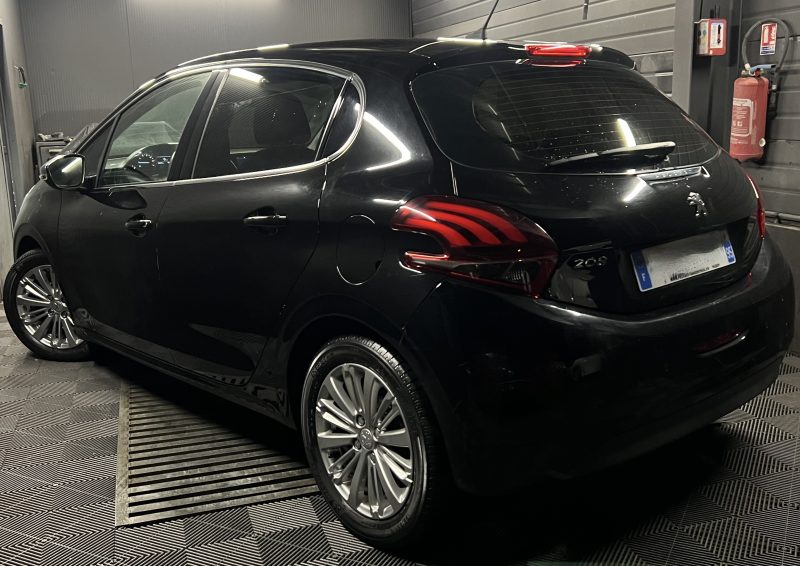PEUGEOT 208 PHASE 2 ALLURE 1.2 82 Cv ECRAN GPS APPLE CARPLAY & ANDROID CRIT AIR 1 - GARANTIE 1 AN