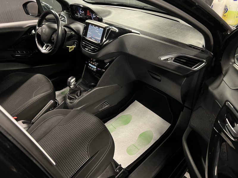 PEUGEOT 208 PHASE 2 ALLURE 1.2 82 Cv ECRAN GPS APPLE CARPLAY & ANDROID CRIT AIR 1 - GARANTIE 1 AN