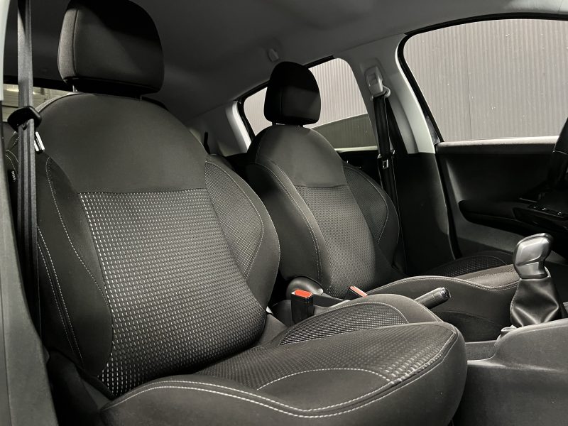 PEUGEOT 208 PHASE 2 ALLURE 1.2 82 Cv ECRAN GPS APPLE CARPLAY & ANDROID CRIT AIR 1 - GARANTIE 1 AN
