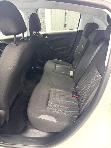PEUGEOT 208 2013