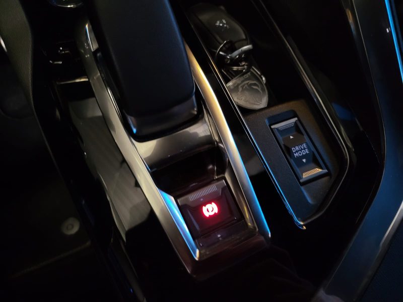 PEUGEOT 3008 1.6 HYBRID 225Cv e-EAT8 GT PACK BLACK / TOIT OUVRANT + NIGHT VISION + CARPLAY /