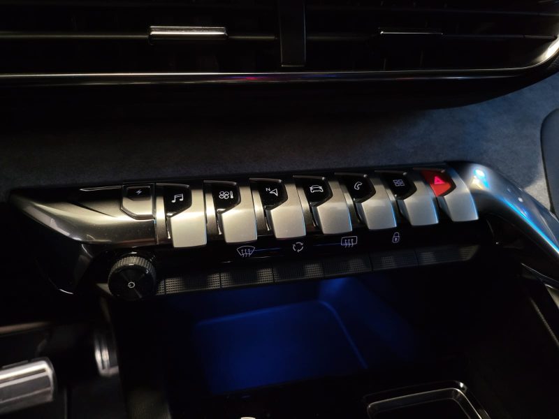 PEUGEOT 3008 1.6 HYBRID 225Cv e-EAT8 GT PACK BLACK / TOIT OUVRANT + NIGHT VISION + CARPLAY /