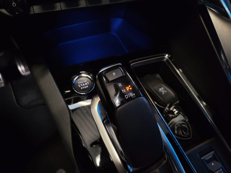 PEUGEOT 3008 1.6 HYBRID 225Cv e-EAT8 GT PACK BLACK / TOIT OUVRANT + NIGHT VISION + CARPLAY /