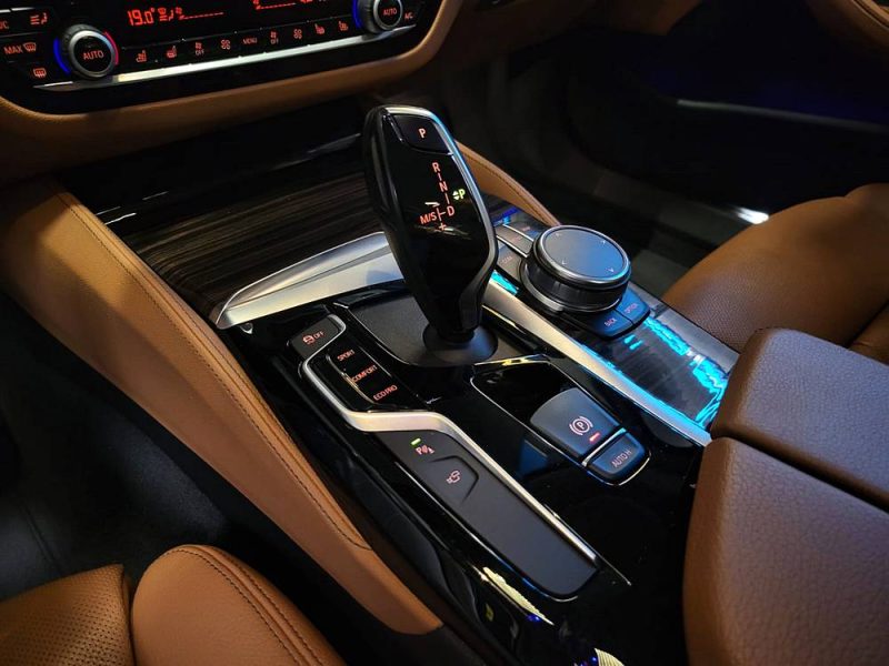 B.M.W. SERIE 520d 2.0 190CV LUXURY LINE / SIEGES ELECTRIQUES / CHAUFFANTS ET VENTILES / CAMERA 360