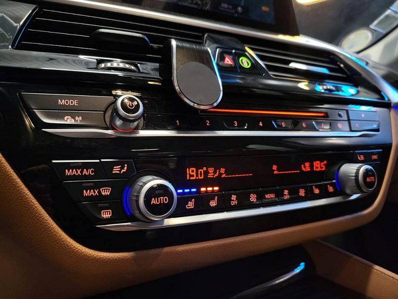 B.M.W. SERIE 520d 2.0 190CV LUXURY LINE / SIEGES ELECTRIQUES / CHAUFFANTS ET VENTILES / CAMERA 360