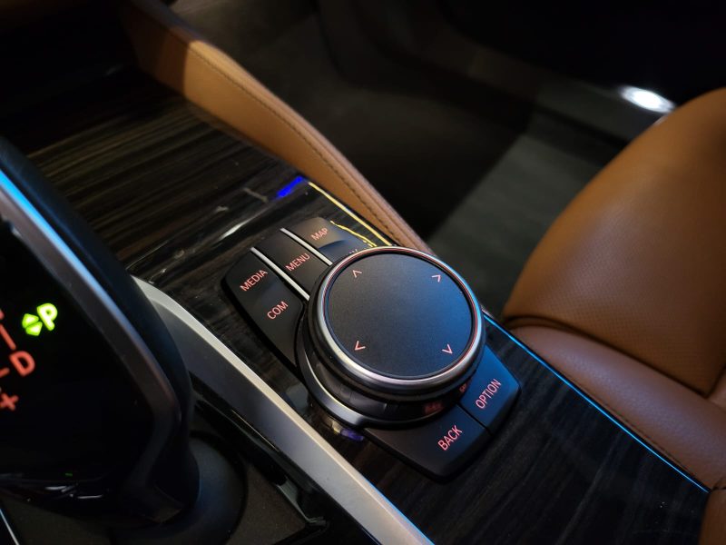 B.M.W. SERIE 520d 2.0 190CV LUXURY LINE / SIEGES ELECTRIQUES / CHAUFFANTS ET VENTILES / CAMERA 360