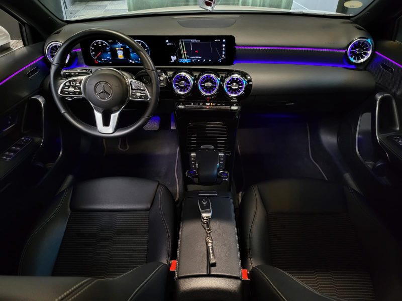 MERCEDES CLASSE A 180d 2.0 8G-DCT PROGRESSIVE LINE / TOIT OUVRANT + CARPLAY + KEYLESS /