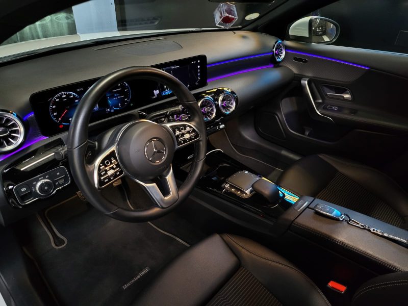 MERCEDES CLASSE A 180d 2.0 8G-DCT PROGRESSIVE LINE / TOIT OUVRANT + CARPLAY + KEYLESS /