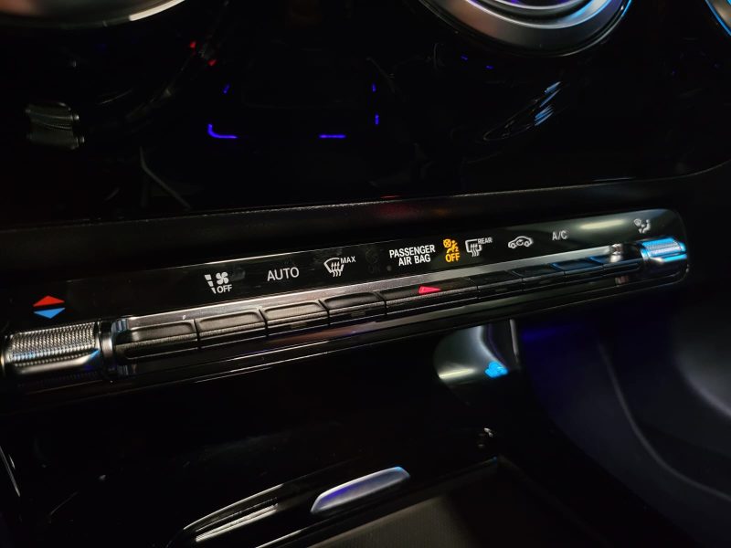 MERCEDES CLASSE A 180d 2.0 8G-DCT PROGRESSIVE LINE / TOIT OUVRANT + CARPLAY + KEYLESS /