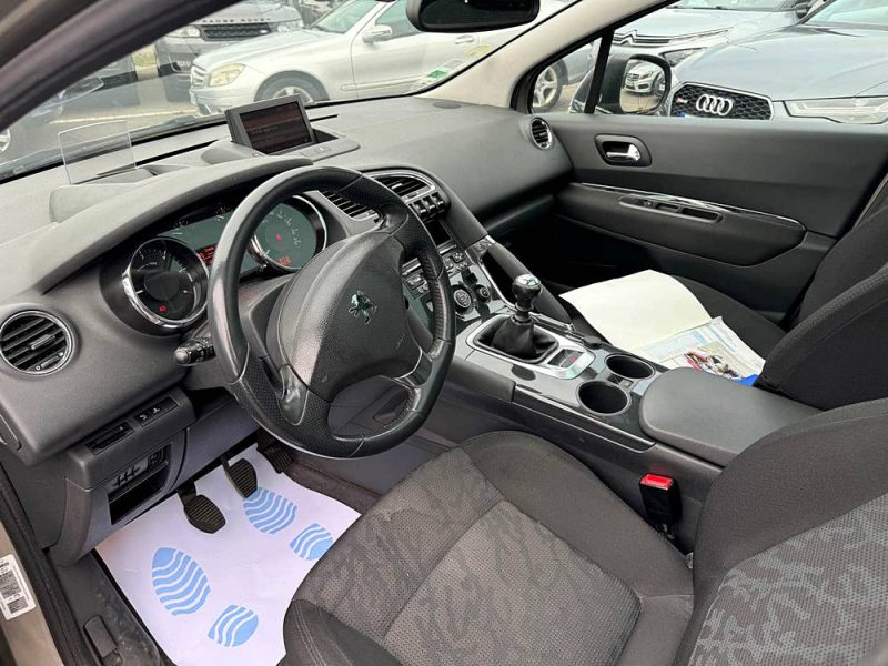 PEUGEOT 3008 2011