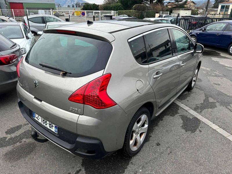PEUGEOT 3008 2011