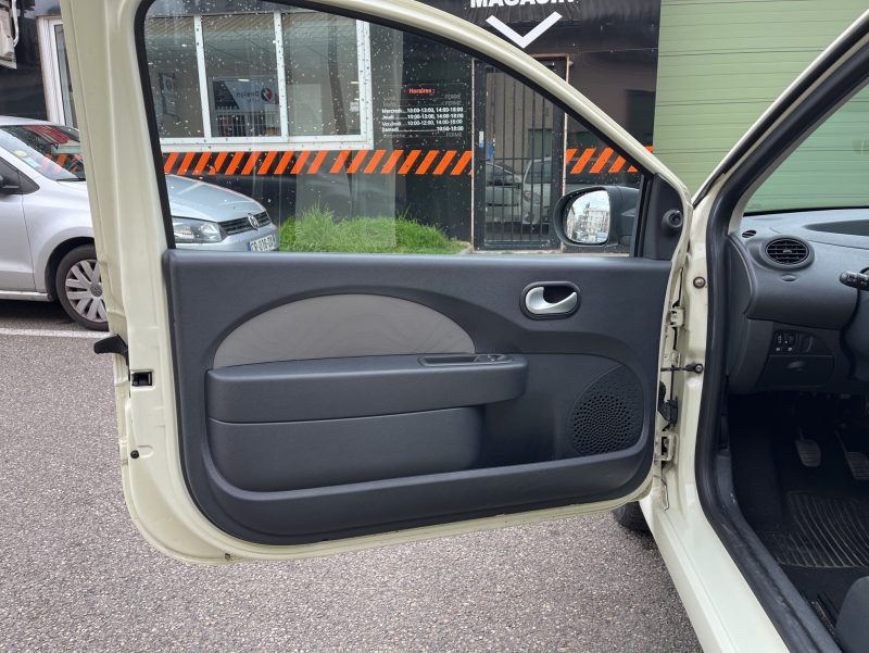 RENAULT TWINGO II 2011