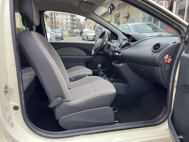 RENAULT TWINGO II 2011