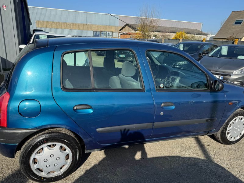 RENAULT CLIO 1.4i 75CH