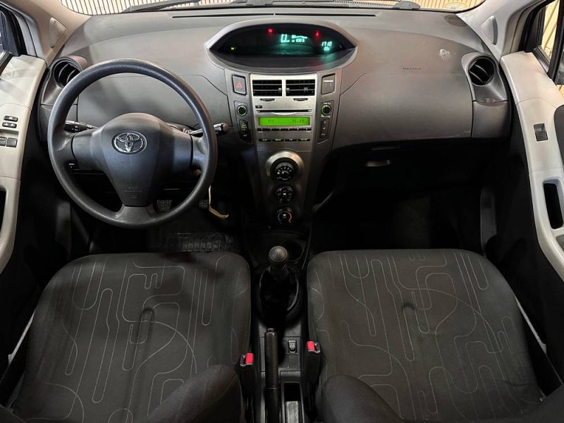 TOYOTA YARIS 2009
