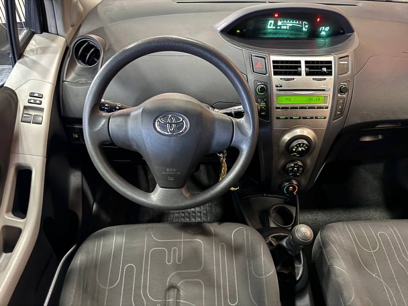 TOYOTA YARIS 2009