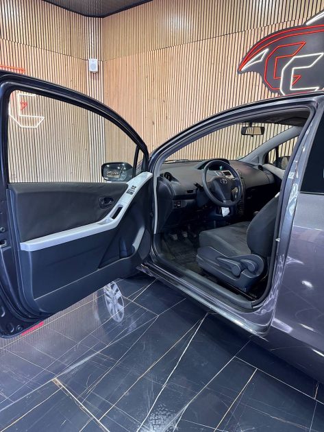 TOYOTA YARIS 2009