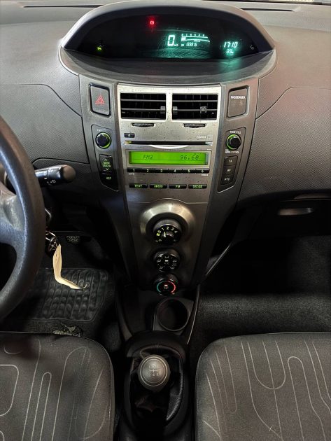 TOYOTA YARIS 2009