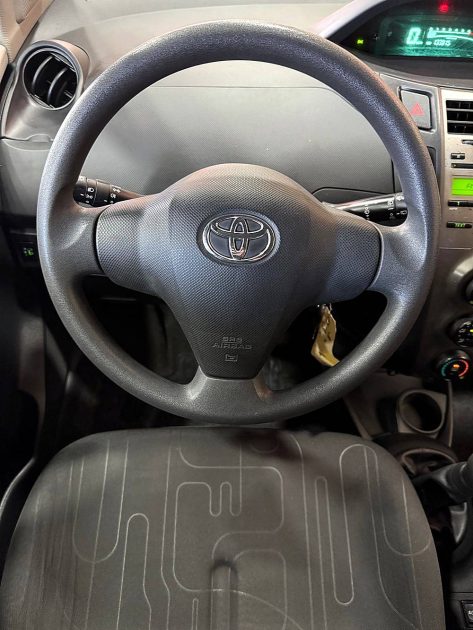 TOYOTA YARIS 2009