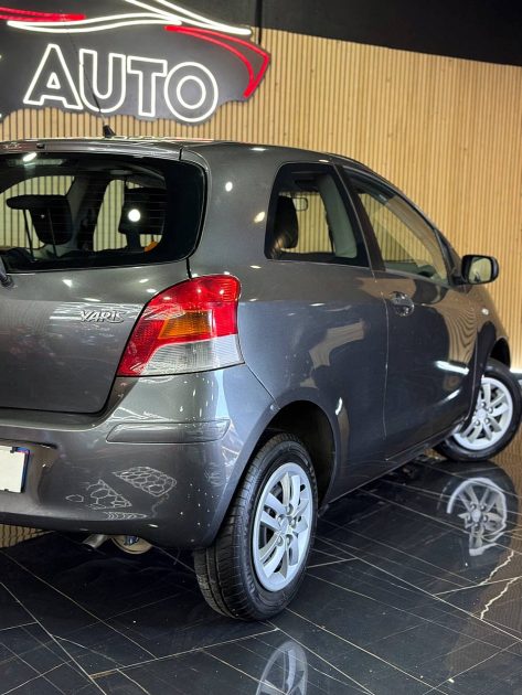 TOYOTA YARIS 2009